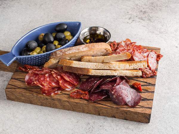 Море рядом - Тарелка мясных деликатесов