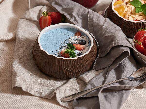 Debaton - Гранола боул со свежими ягодами и семенами чиа