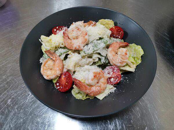 Догоновъ городской трактир - Салат Цезарь с креветками