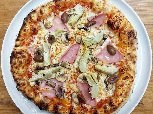 Pizza Napoli - Капричоза