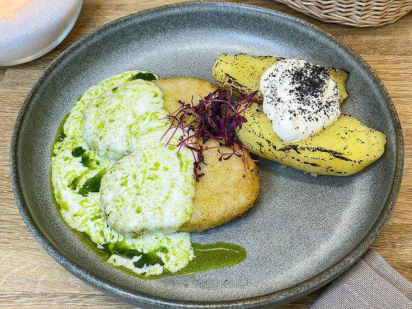 Агата - Щучьи котлеты с икорным соусом