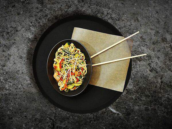 Papaya - Пшеничный удон с лососем в соусе терияки