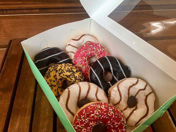 Хлебофф и Булкин - Набор из 9 разноцветных донатов в подарочной коробке