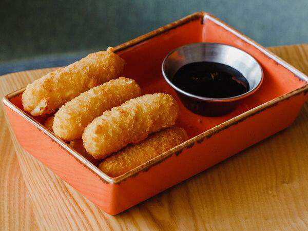 Chado Burger Bar night - Хрустящий сыр с малиновым соусом