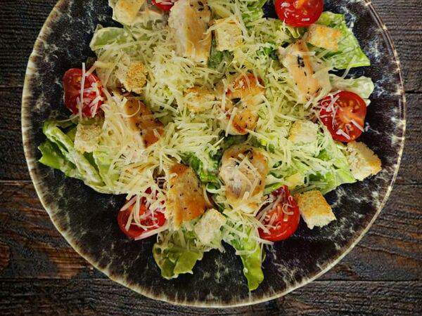 Bernies Pub - Цезарь с курицей