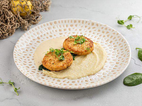 Fish Box - Рыбные котлеты с пюре и сливочным соусом