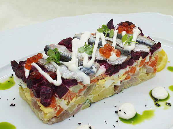 Васнецовъ - Селедка Под шубой с балтийской килькой