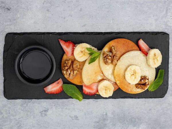 Gagarin Gastro Bar - Панкейки из миндально-рисовой муки с кленовым сиропом