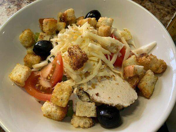 Старые традиции - Салат мини-цезарь с курицей