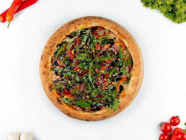 PizzBurg - Пицца с ростбифом, запечённым перцем и кедровыми орехами