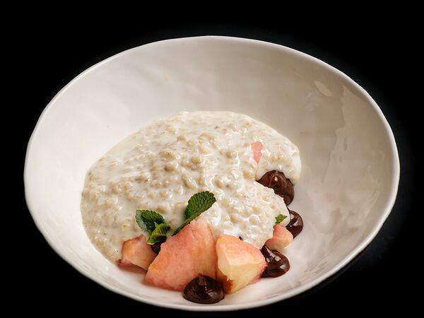 Мона - Овсяная каша с печеными яблоками и черносливом