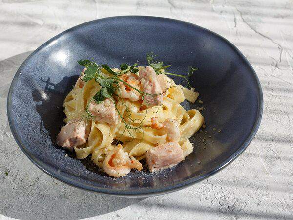 Большой Плов - Паста с лососем и креветками