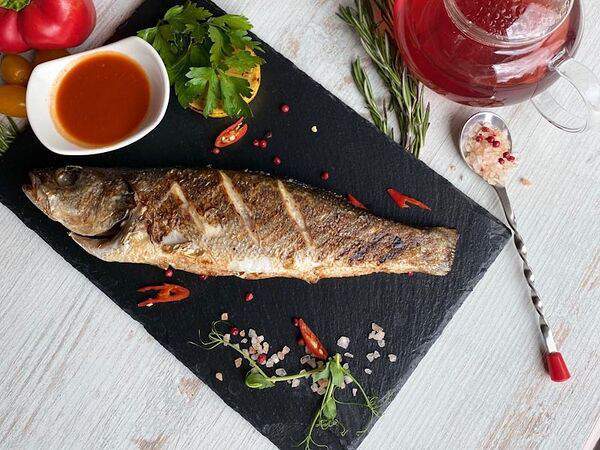 Чемодан - Сибас на гриле с соусом пронто