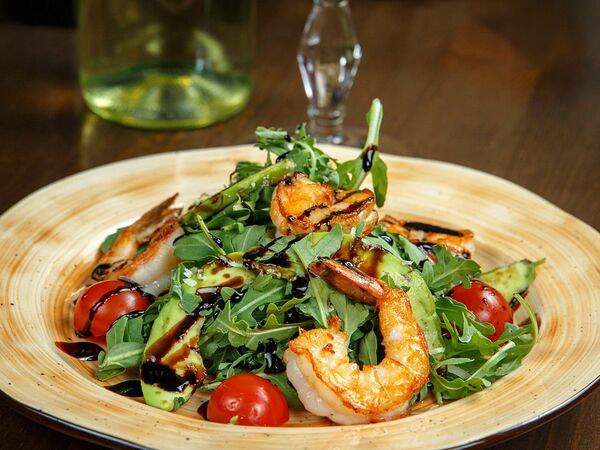 Таверна Старый Томас - Салат из рукколы с креветками