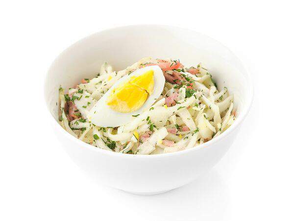 Ближе к делу - Салат с капустой, мясом и яйцом