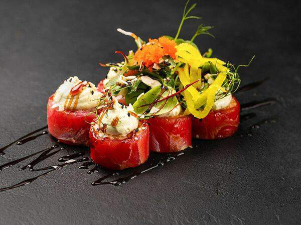 Моrе - Ролл с тунцом, баклажаном Терияки и муссом из авокадо