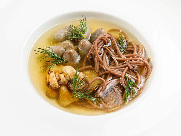 Акварель - Консоме с куриными сердечками и вешёнками