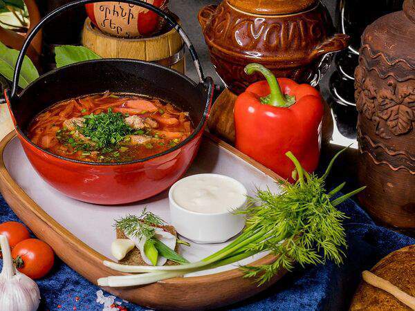 На дровах - Борщ с чесноком и салом