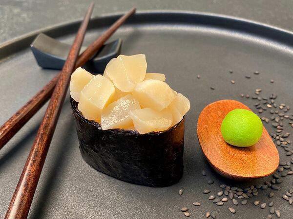 Лосось sushi & oysters - Гункан с морским гребешком