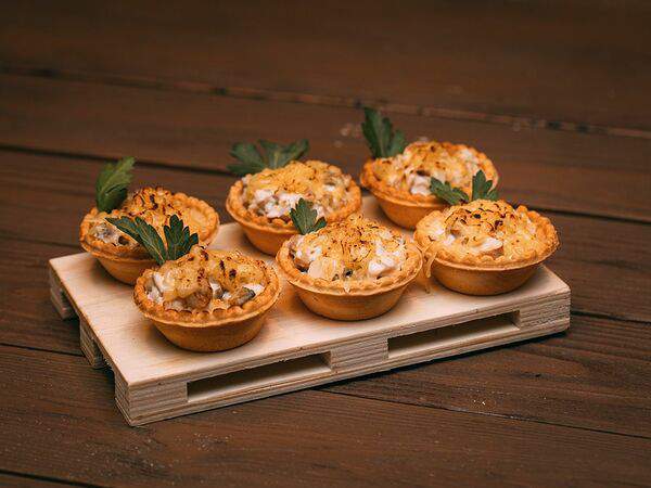 Canape 27 - Тарталетки Жюльен с курицей и грибами