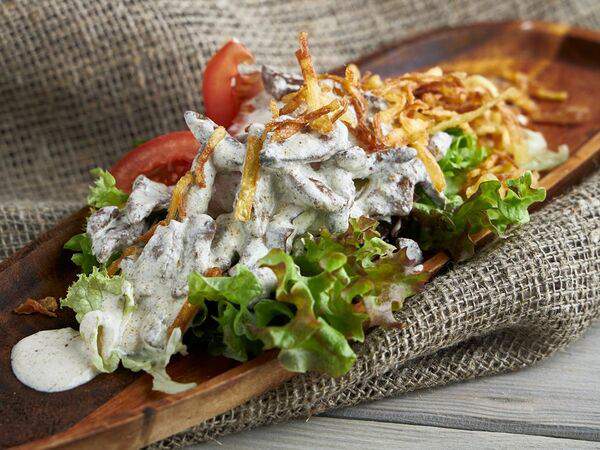 Толстый гусь - Теплый салат Сеновал с куриной печенью в сливках