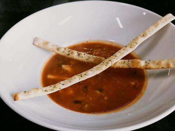 Чиполетти - Суп томатный с морепродуктами