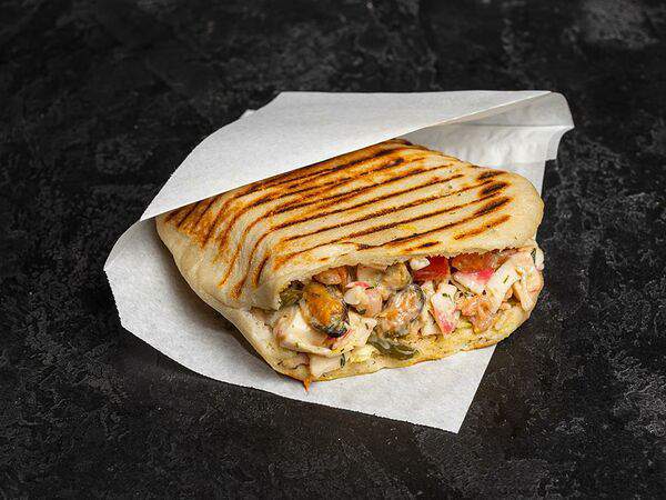 BBQ Shaverma - Шаверма с морепродуктами в пите