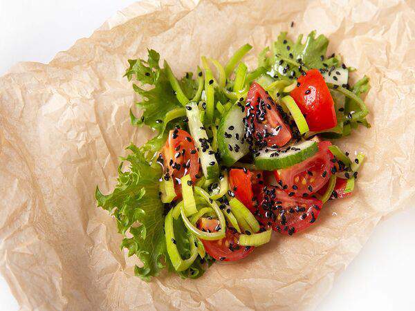 Пицца экспресс 777999 - Салат из свежих овощей с семенами льна