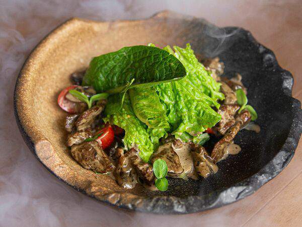 Birch - Тёплый салат со свининой и вешенками