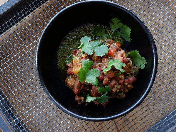 Мясной ресторан Скотина - Соте из красной фасоли, тыквы с грецким орехом