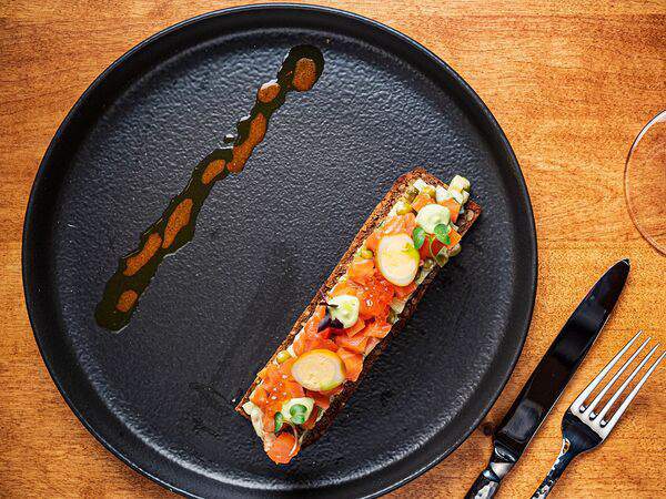 Гости рестопаб - Оливье с копченой форелью