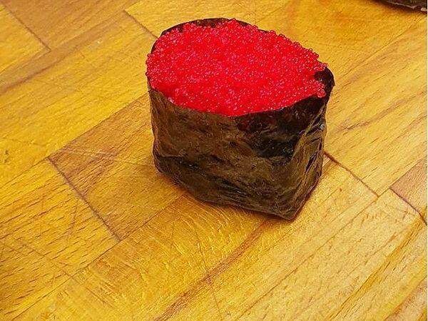 Карлсон - Суши-гункан Тобико