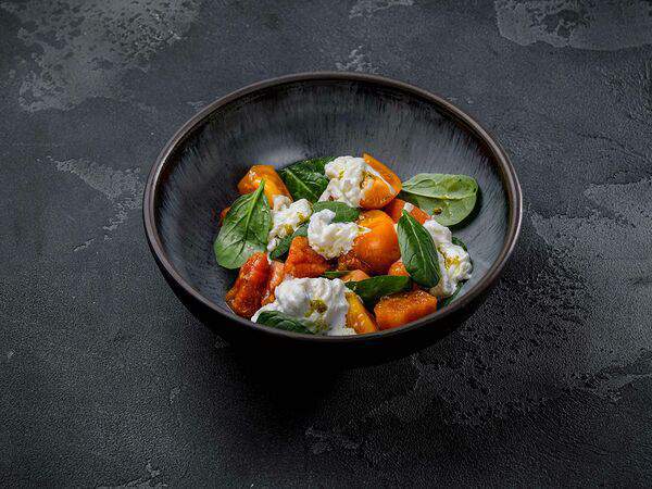 Тарантино - Томатный салат со сливочной Страчателлой