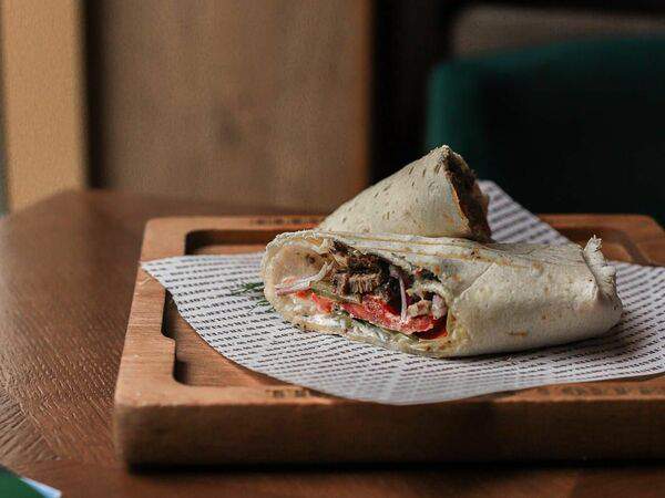 Traveler's coffee - Ролл с ростбифом