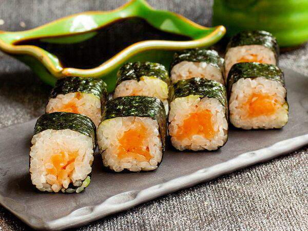 Большие Тарелки - Ролл с лососем