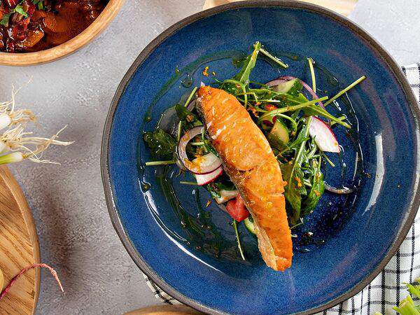 Антресоль - Лосось с овощным салатом