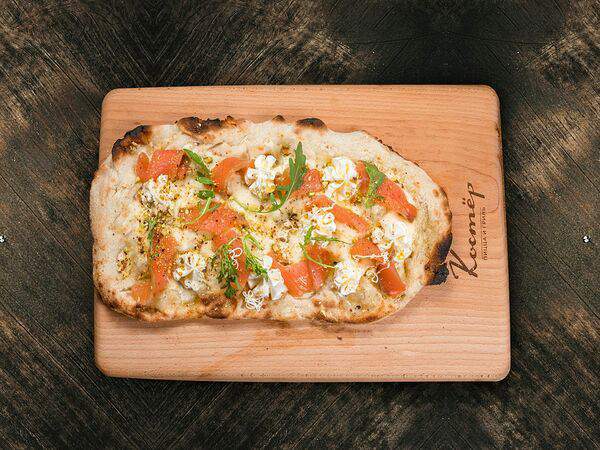 Костёр Пицца и Гриль - Пинса с лососем