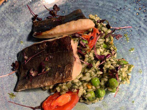 Рыбы бы - Филе угольной рыбы со сливочным ризотто и зелёным горошком