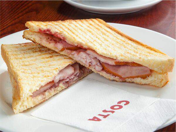 Costa Coffee - Тост с индейкой и острым соусом