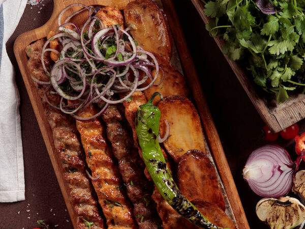 Джентльмены удачи - Ассорти кебабов на мангале