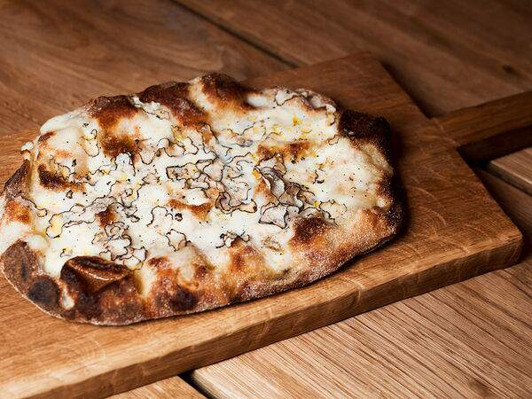 Rusalka - Римская pinza с сыром и трюфелем