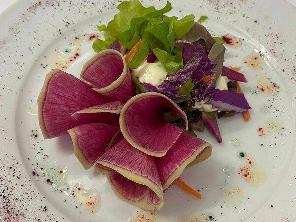 Elefant - Салат из арбузной редьки с языком и шампиньонами