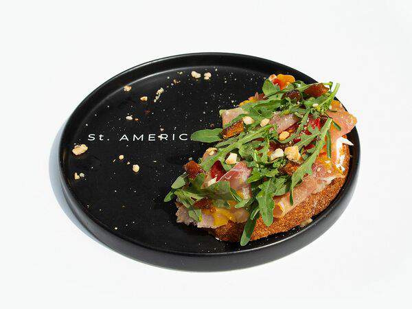 Saint Americano - Брускетта с пармой и руколой