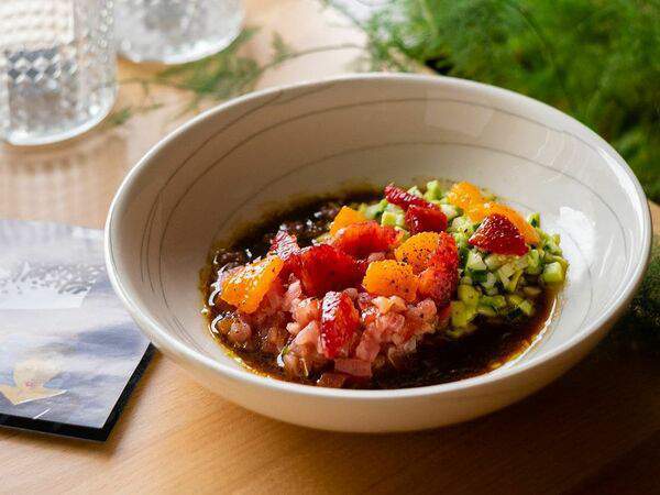 Дафт паб - Тартар из тунца с авокадо и красным апельсином