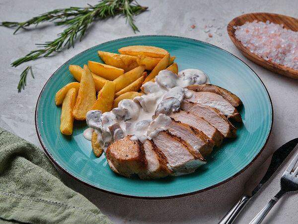 Кухня №1 - Куриная грудка с грибным соусом и картофелем