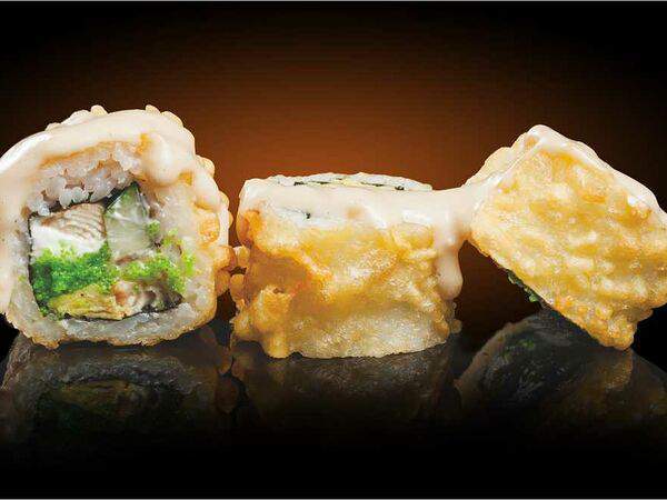 Gray Goose cafe - Аки: теплый ролл с угрём и сырным соусом