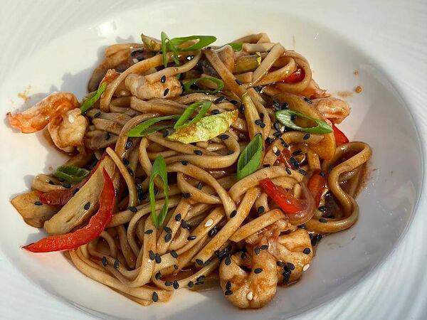 Travelers coffee - Вок с морепродуктами