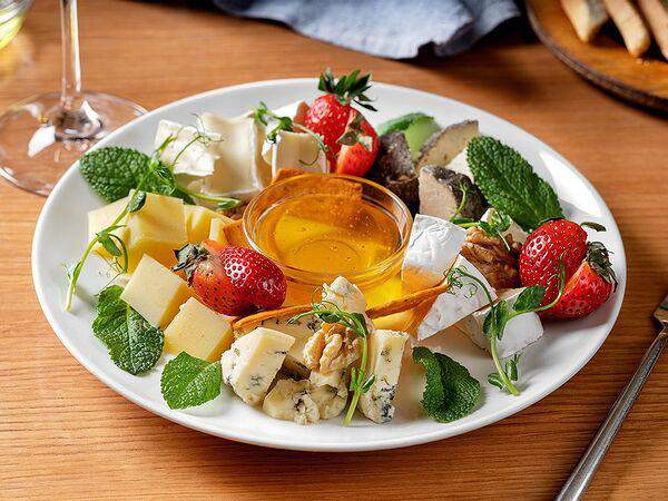 Coffee inn - Сырная тарелка большая