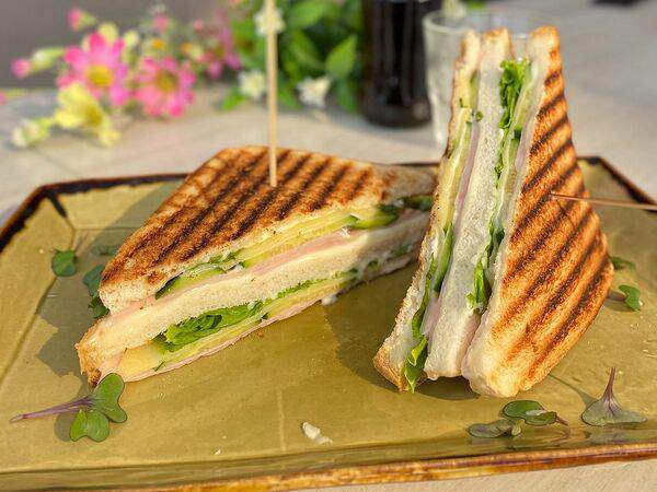 Chiko2ru - Клаб-сэндвич с ветчиной и сыром