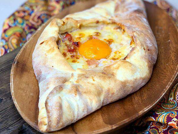 Хинкали Хаус - Хачапури по-аджарски с курицей